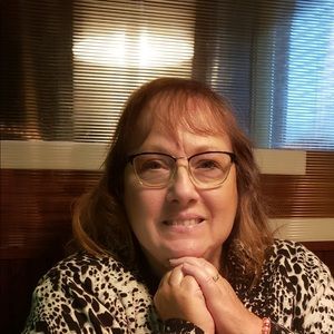 Meet your Posher, Debbie